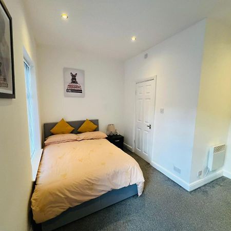 Luxury Double & Single Rooms With En-Suite Private Bathroom In City Centre Stoke On Trent Exterior foto