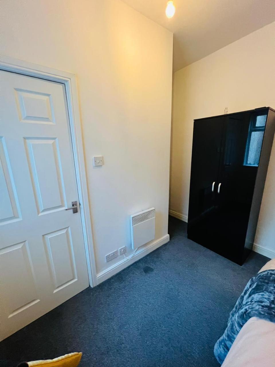 Luxury Double & Single Rooms With En-Suite Private Bathroom In City Centre Stoke On Trent Exterior foto